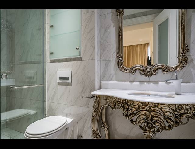 2 BEDROOM APARTMENT TO LET IN SEA POINT